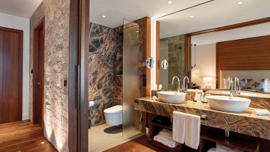 Hotelový pokoj se sprchovacím WC Geberit AquaClean
